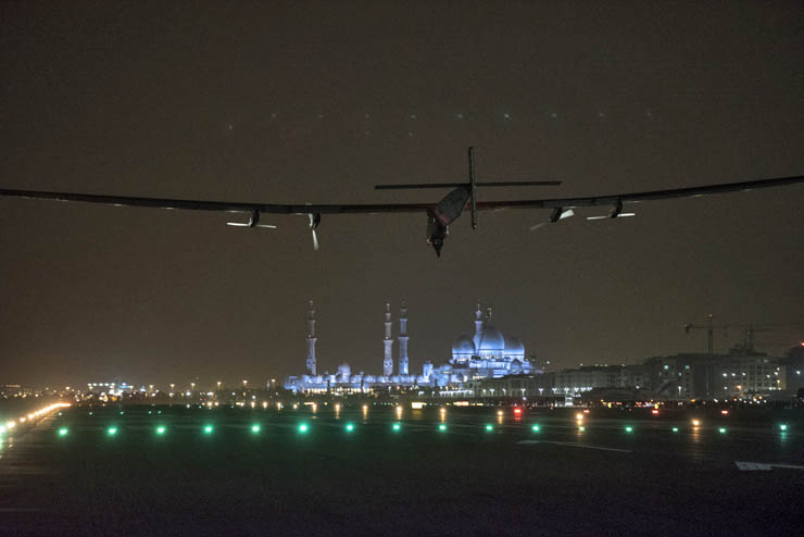 Solar Impulse completa il giro del mondo senza una goccia di carburante