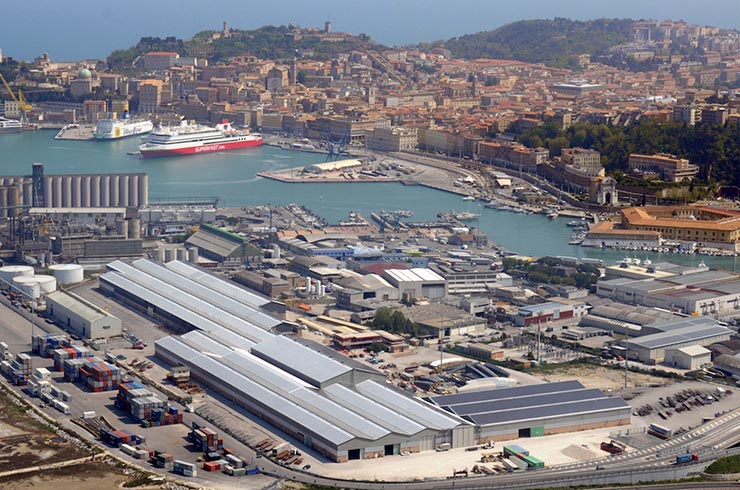 Ancona, il fotovoltaico dell’area portuale è firmato Energy Resources