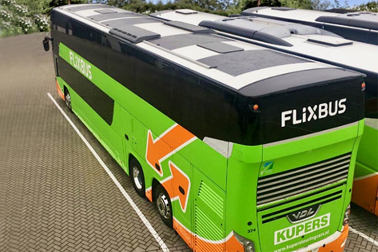 Mobilità green, FlixBus integra pannelli fotovoltaici sugli autobus